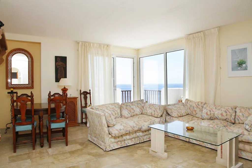 Alua Suites Las Rocas Cala D´Or 4*,
